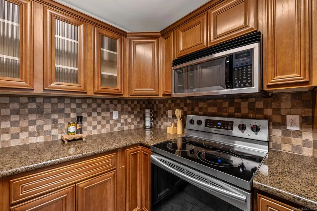 1030 Robinson Ave 111, San Diego, California 92103 home-pic-17
