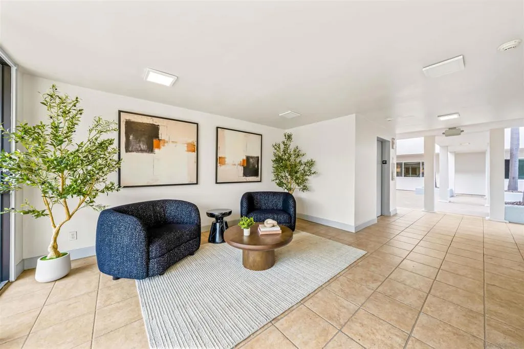 1030 Robinson Ave 111, San Diego, California 92103 home-pic-4