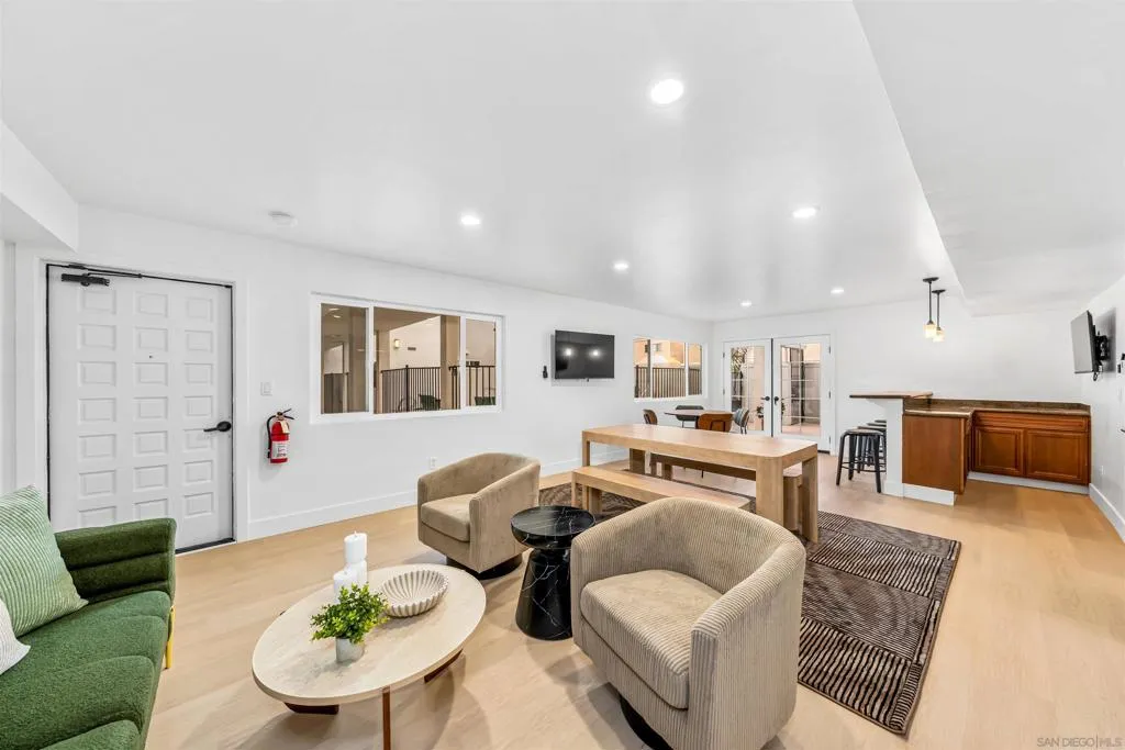 1030 Robinson Ave 111, San Diego, California 92103 home-pic-34