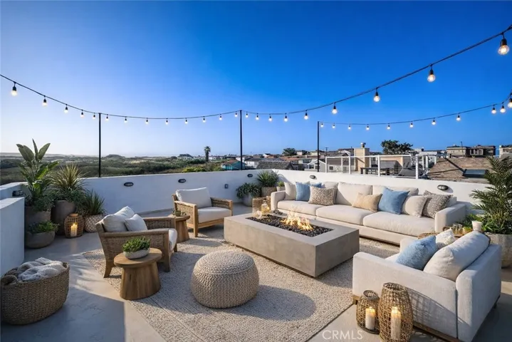 Virtually staged rooftop deck
