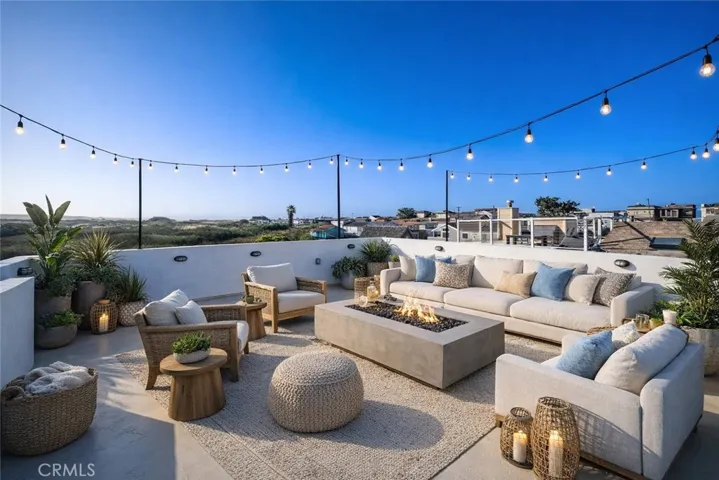 Virtually staged rooftop deck