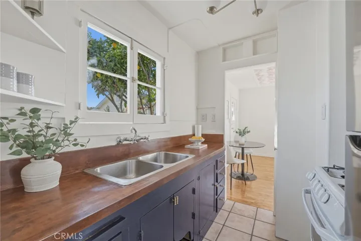 lovely galley kitchen