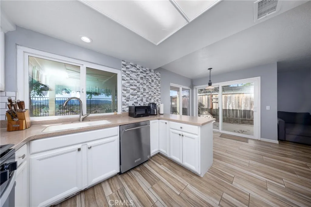 39749 Almansa Court, Murrieta, California 92562 home-pic-15