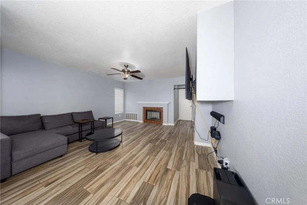 39749 Almansa Court, Murrieta, California 92562 home-pic-18