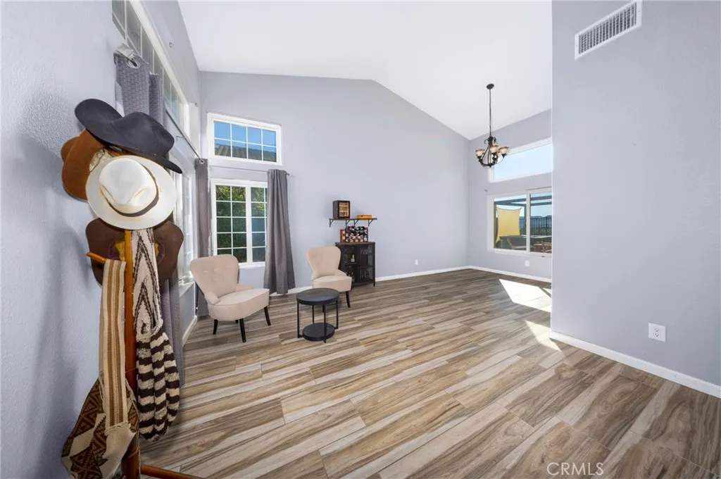 39749 Almansa Court, Murrieta, California 92562 home-pic-9
