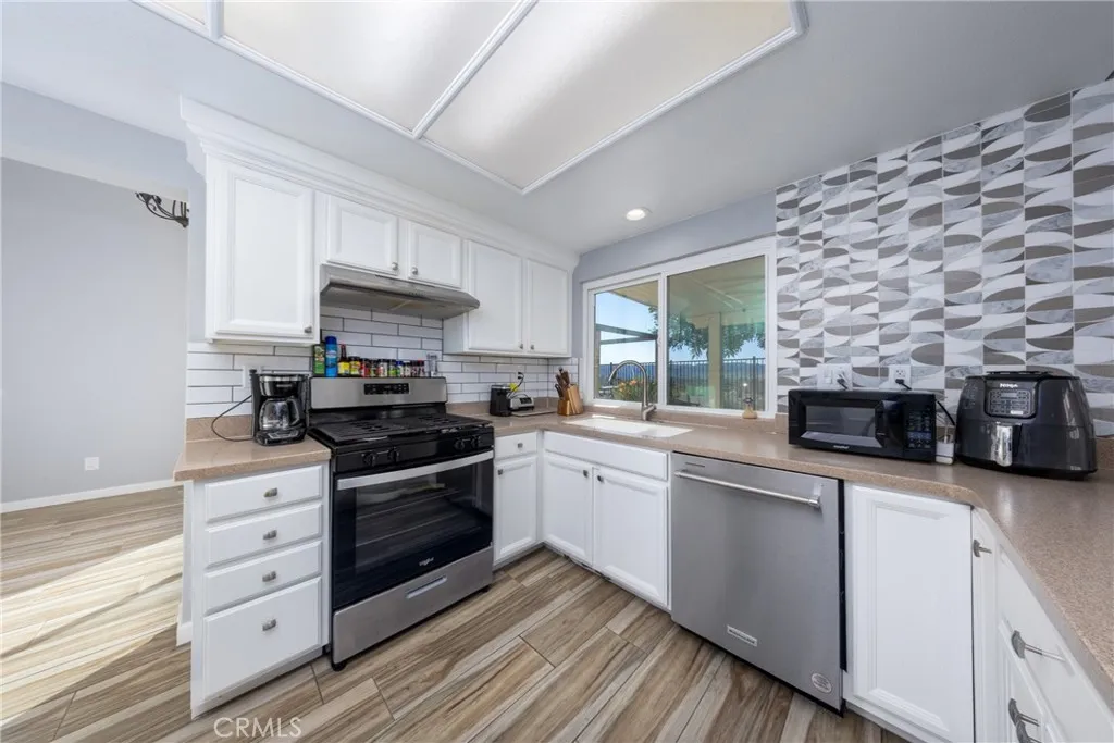 39749 Almansa Court, Murrieta, California 92562 home-pic-14