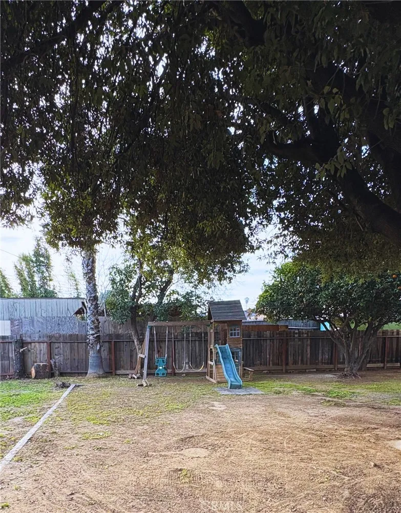 4762 E Grant, Fresno, California 93702 home-pic-15
