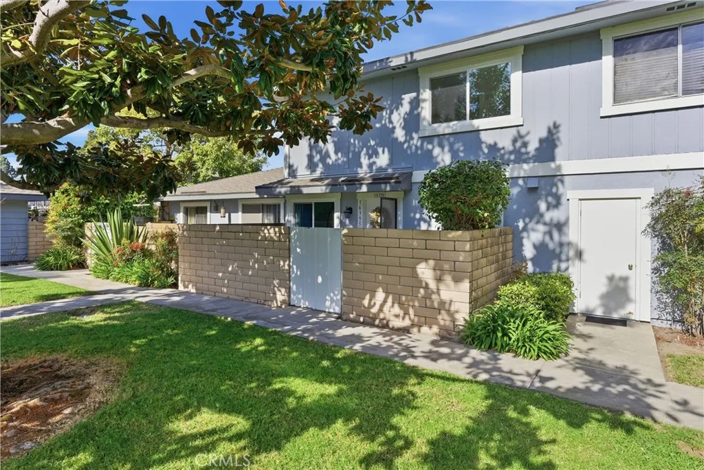 16395 Del Oro Circle, Huntington Beach, California 92649 home-pic-3