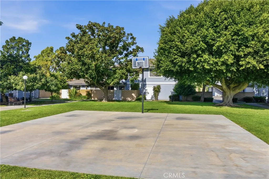 16395 Del Oro Circle, Huntington Beach, California 92649 home-pic-32