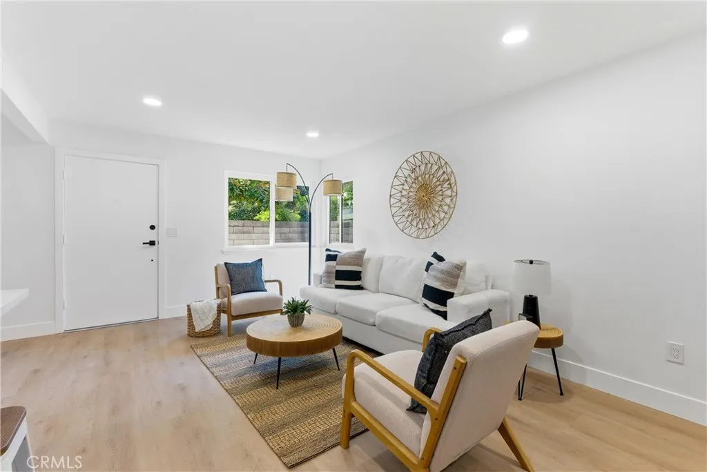 16395 Del Oro Circle, Huntington Beach, California 92649 home-pic-6