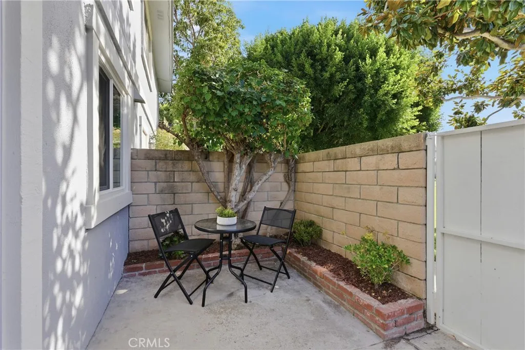 16395 Del Oro Circle, Huntington Beach, California 92649 home-pic-23