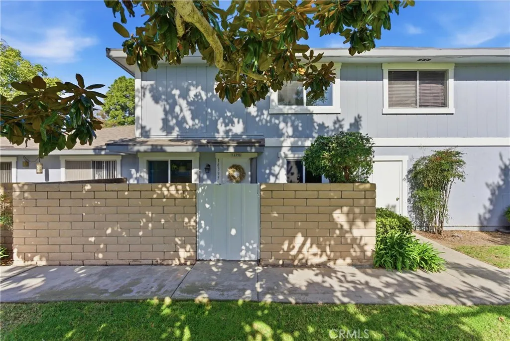 16395 Del Oro Circle, Huntington Beach, California 92649 home-pic-2