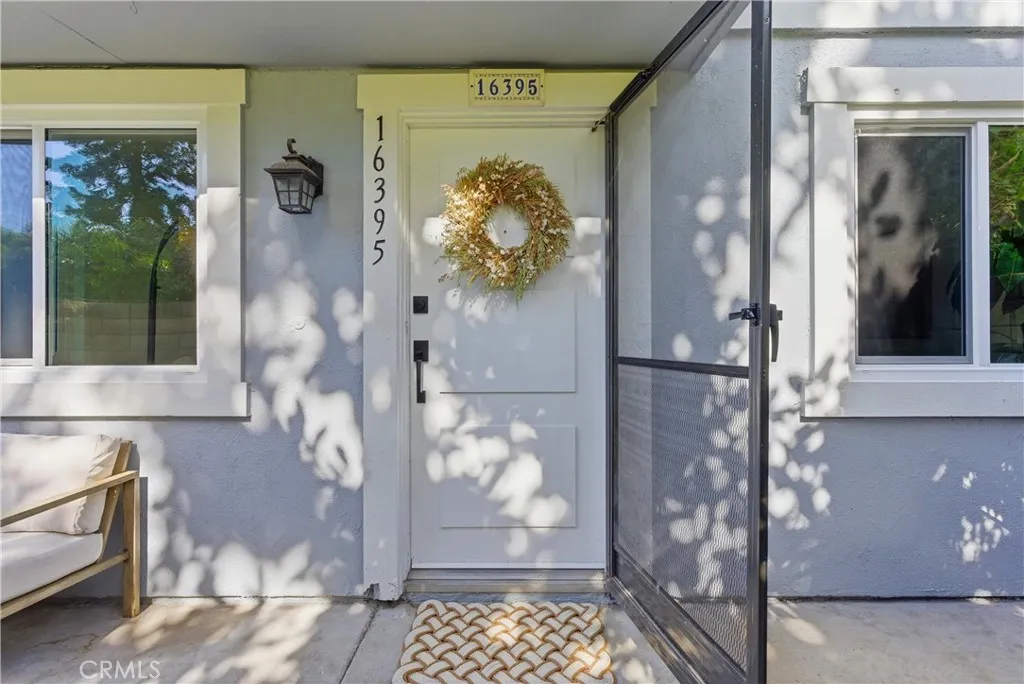 16395 Del Oro Circle, Huntington Beach, California 92649 home-pic-4