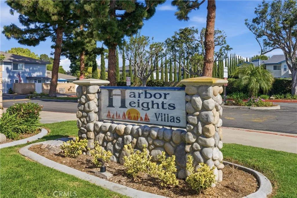 16395 Del Oro Circle, Huntington Beach, California 92649 home-pic-27