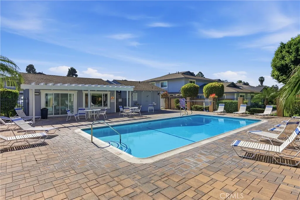 16395 Del Oro Circle, Huntington Beach, California 92649 home-pic-28
