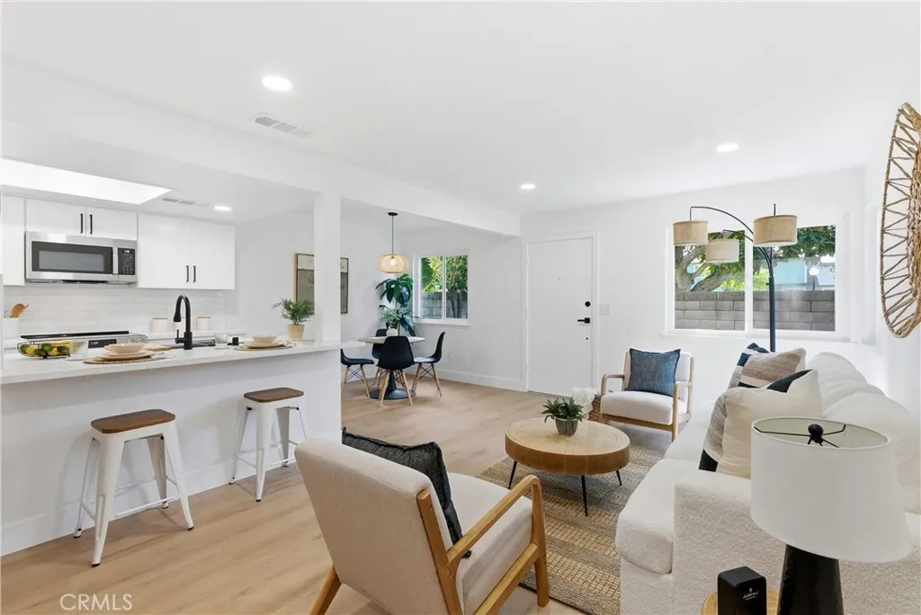 16395 Del Oro Circle, Huntington Beach, California 92649 home-pic-7