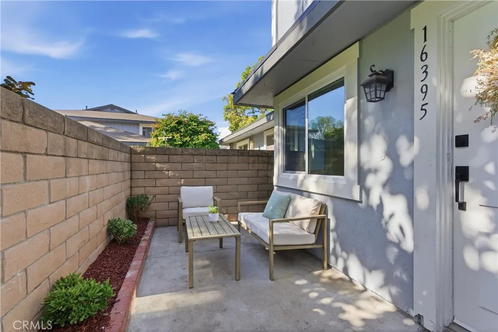16395 Del Oro Circle, Huntington Beach, California 92649 home-pic-24