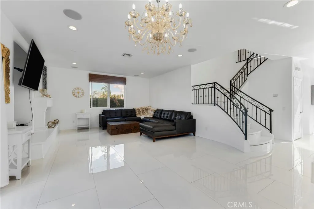 6997 Sale Avenue, West Hills, California 91307 home-pic-6