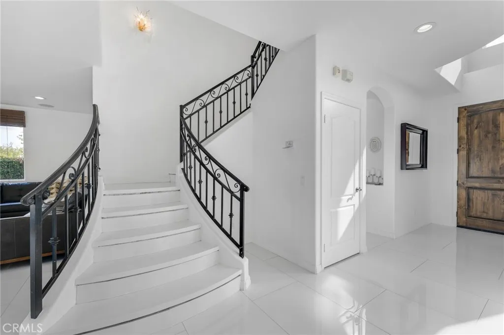 6997 Sale Avenue, West Hills, California 91307 home-pic-11
