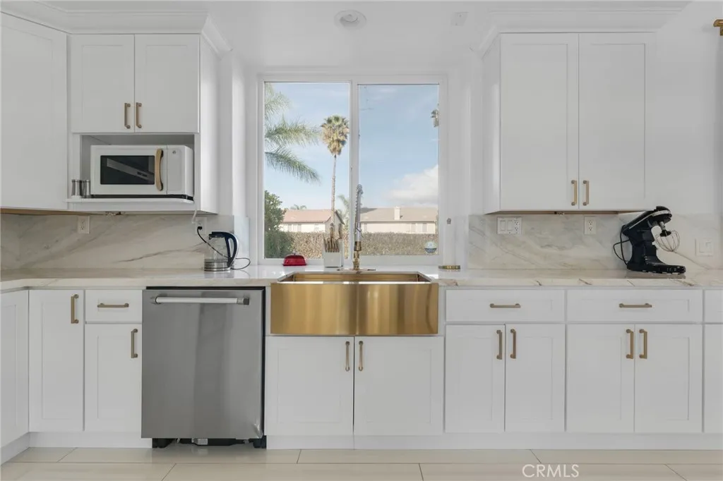 6997 Sale Avenue, West Hills, California 91307 home-pic-2