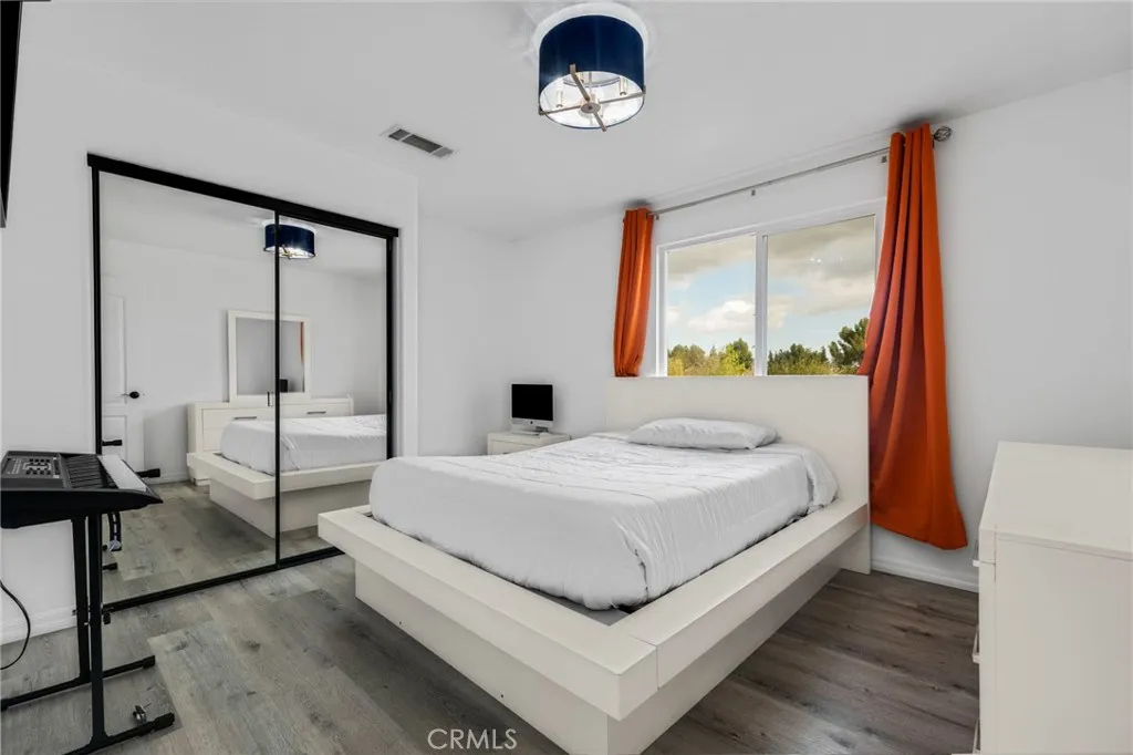 6997 Sale Avenue, West Hills, California 91307 home-pic-22