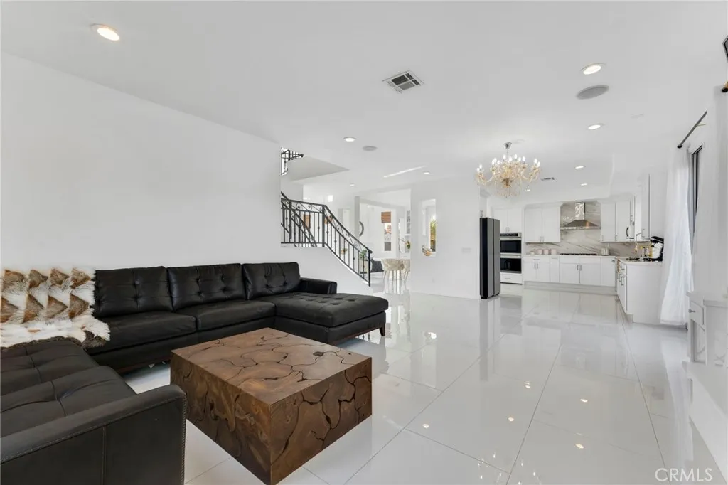 6997 Sale Avenue, West Hills, California 91307 home-pic-18