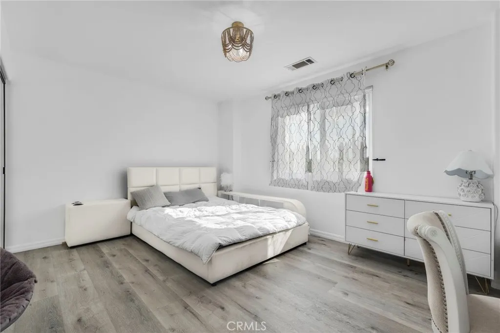 6997 Sale Avenue, West Hills, California 91307 home-pic-21