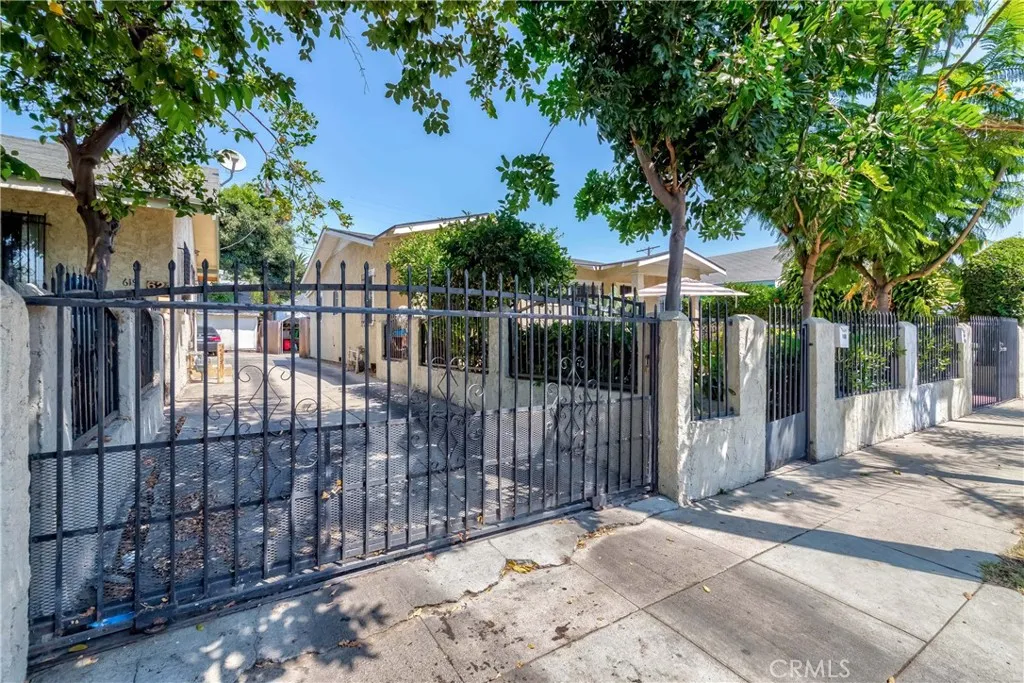 623 E 36th Street, Los Angeles, California 90011 home-pic-11