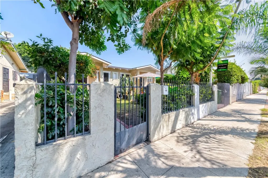 623 E 36th Street, Los Angeles, California 90011 home-pic-3