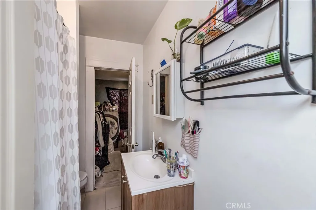 623 E 36th Street, Los Angeles, California 90011 home-pic-10