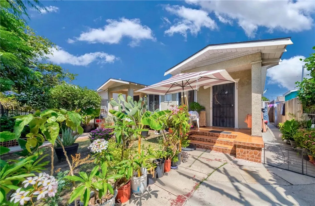 623 E 36th Street, Los Angeles, California 90011 home-pic-2