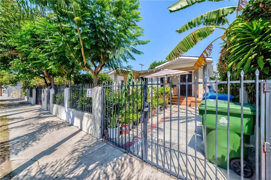 623 E 36th Street, Los Angeles, California 90011 home-pic-4