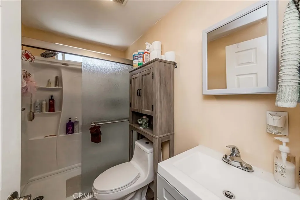 623 E 36th Street, Los Angeles, California 90011 home-pic-6
