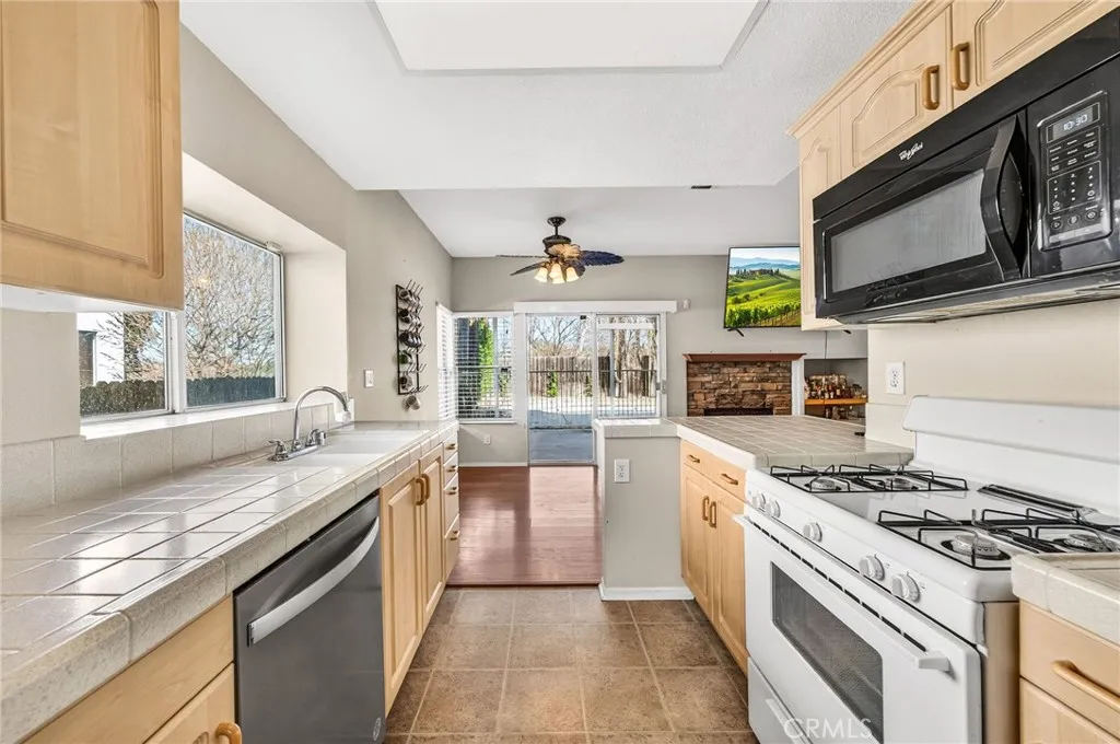 30752 Canterfield Drive, Temecula, California 92592 home-pic-6
