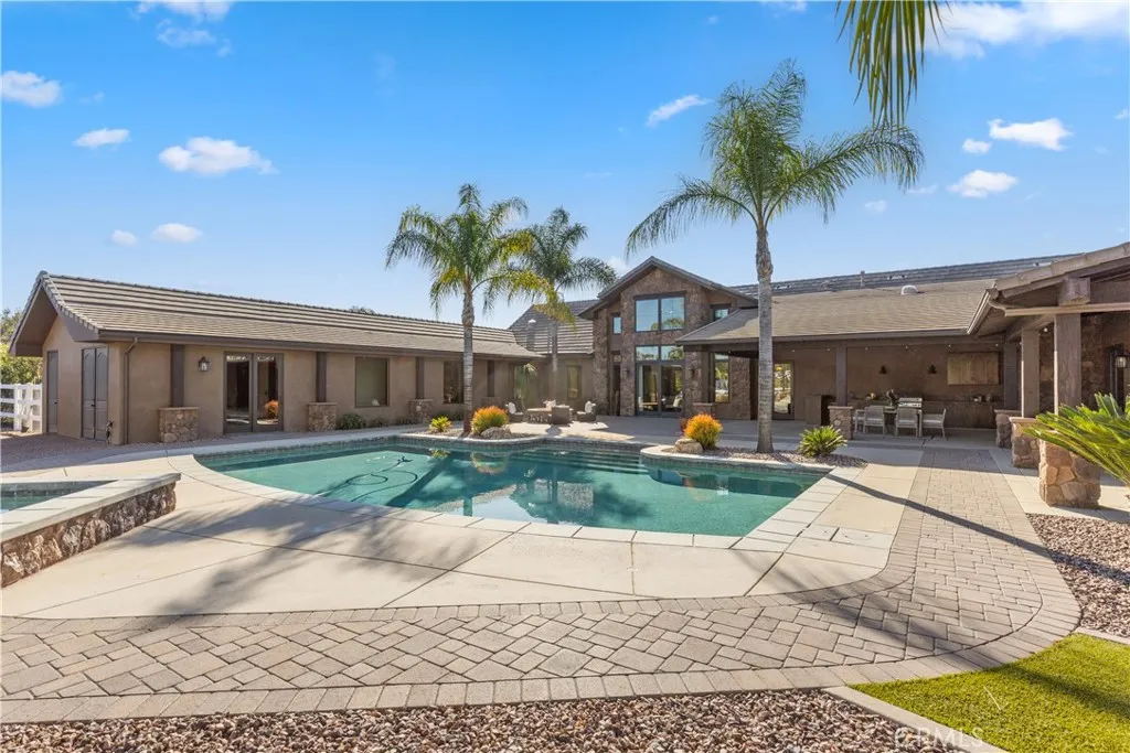 41570 Avenida Bordeaux, Temecula, California 92592 home-pic-2