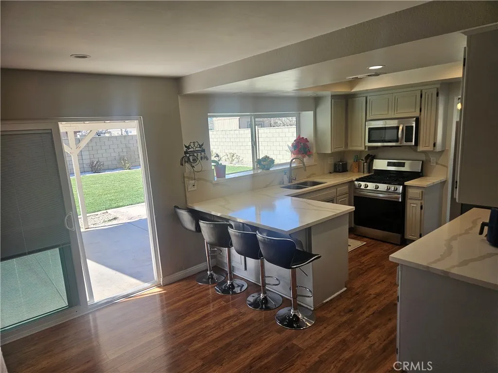 37323 Daybreak Street, Palmdale, California 93550 home-pic-10