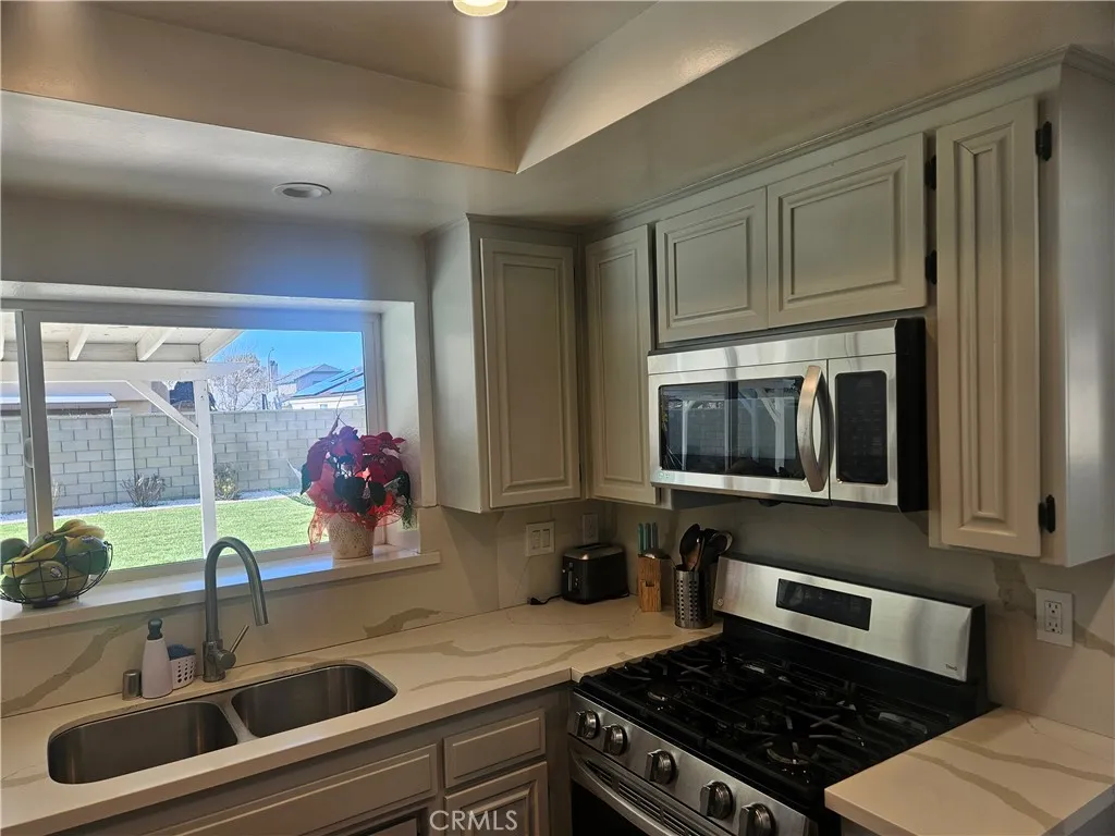 37323 Daybreak Street, Palmdale, California 93550 home-pic-14