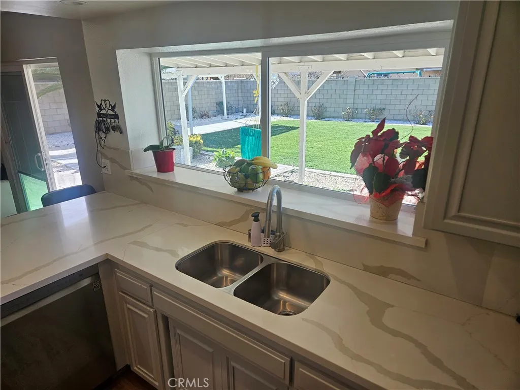 37323 Daybreak Street, Palmdale, California 93550 home-pic-11