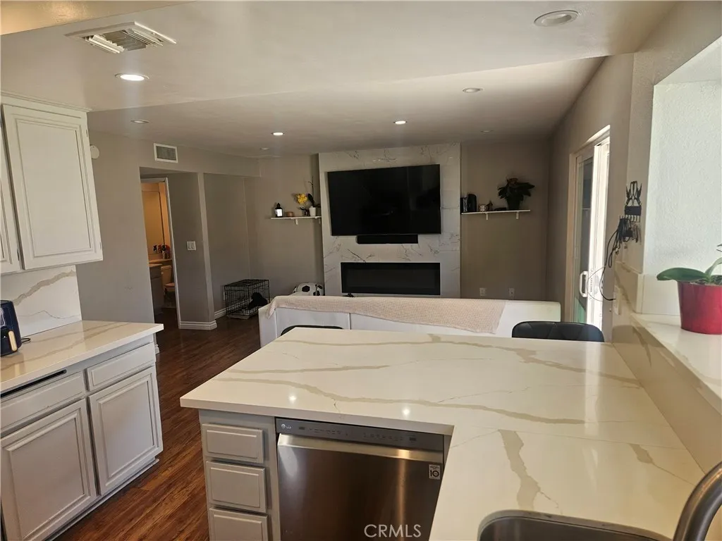 37323 Daybreak Street, Palmdale, California 93550 home-pic-15