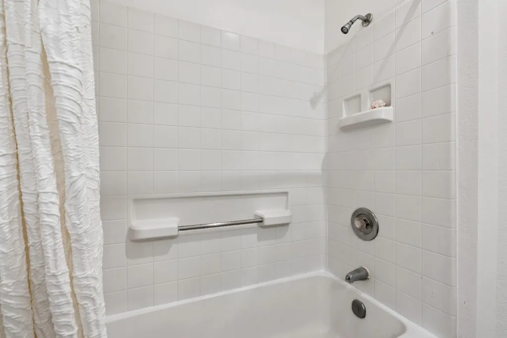 79 Lakeshore Ct, Richmond, California 94804 home-pic-18