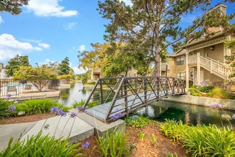 79 Lakeshore Ct, Richmond, California 94804 home-pic-25