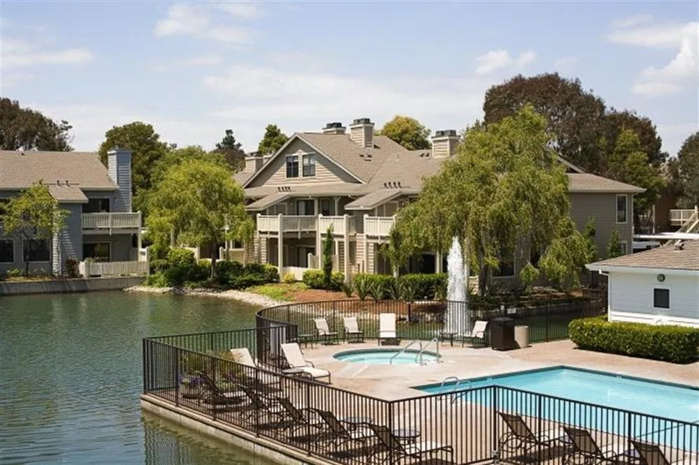 79 Lakeshore Ct, Richmond, California 94804 home-pic-35