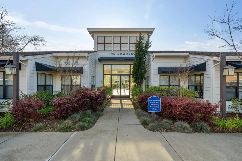 79 Lakeshore Ct, Richmond, California 94804 home-pic-26