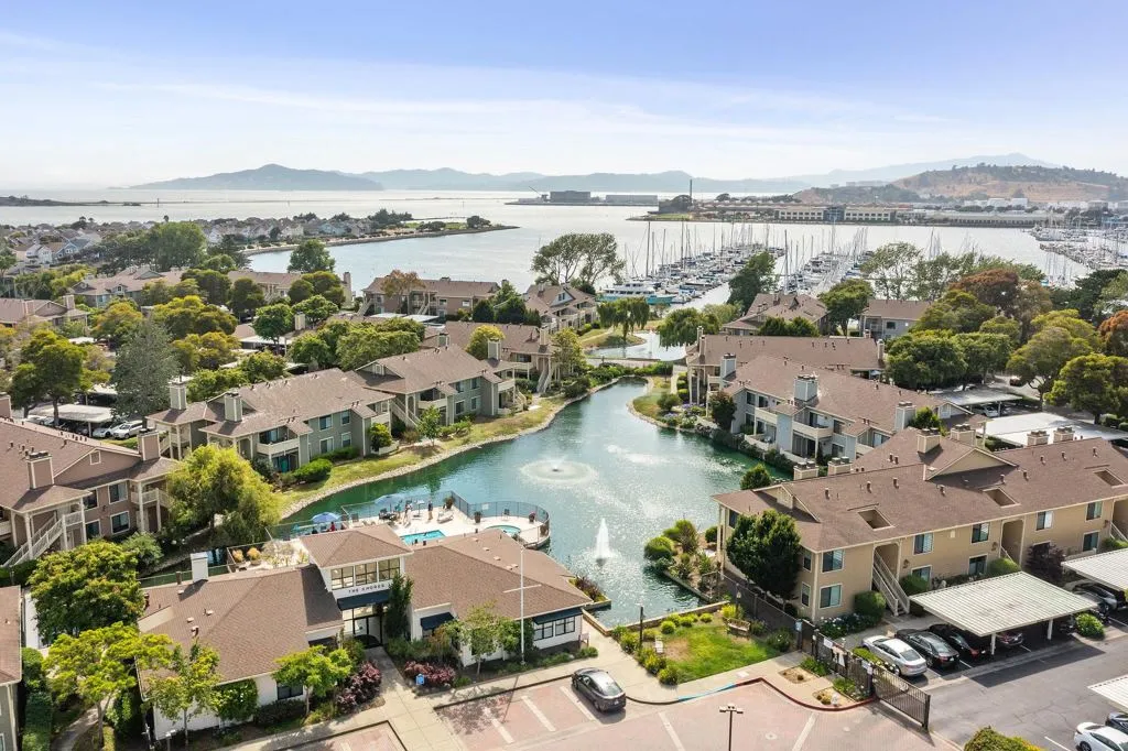 79 Lakeshore Ct, Richmond, California 94804 home-pic-36