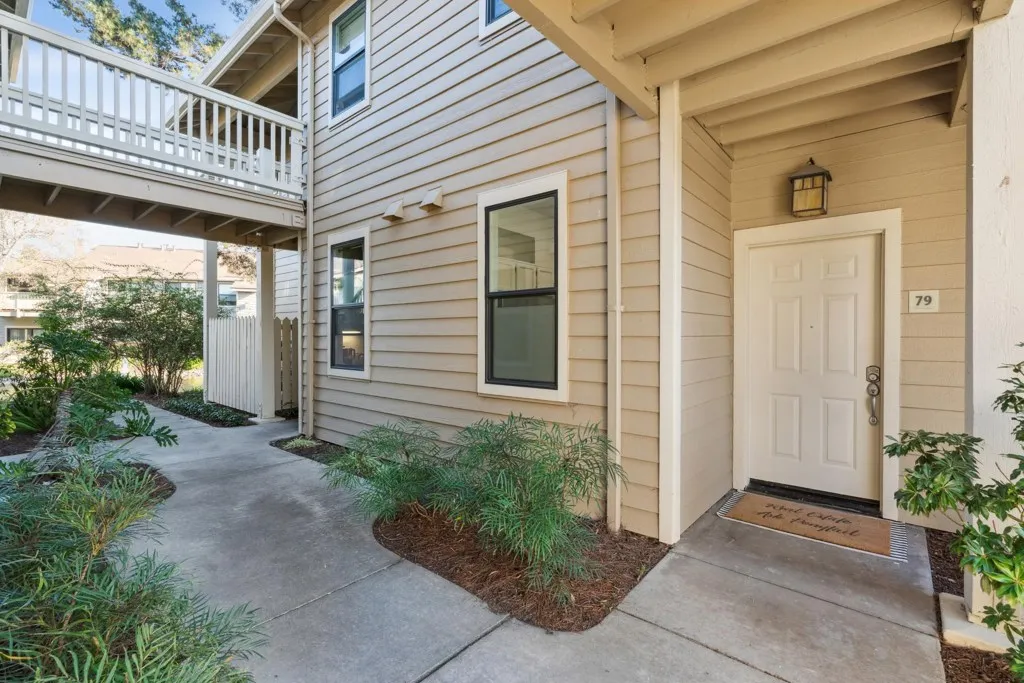 79 Lakeshore Ct, Richmond, California 94804 home-pic-3