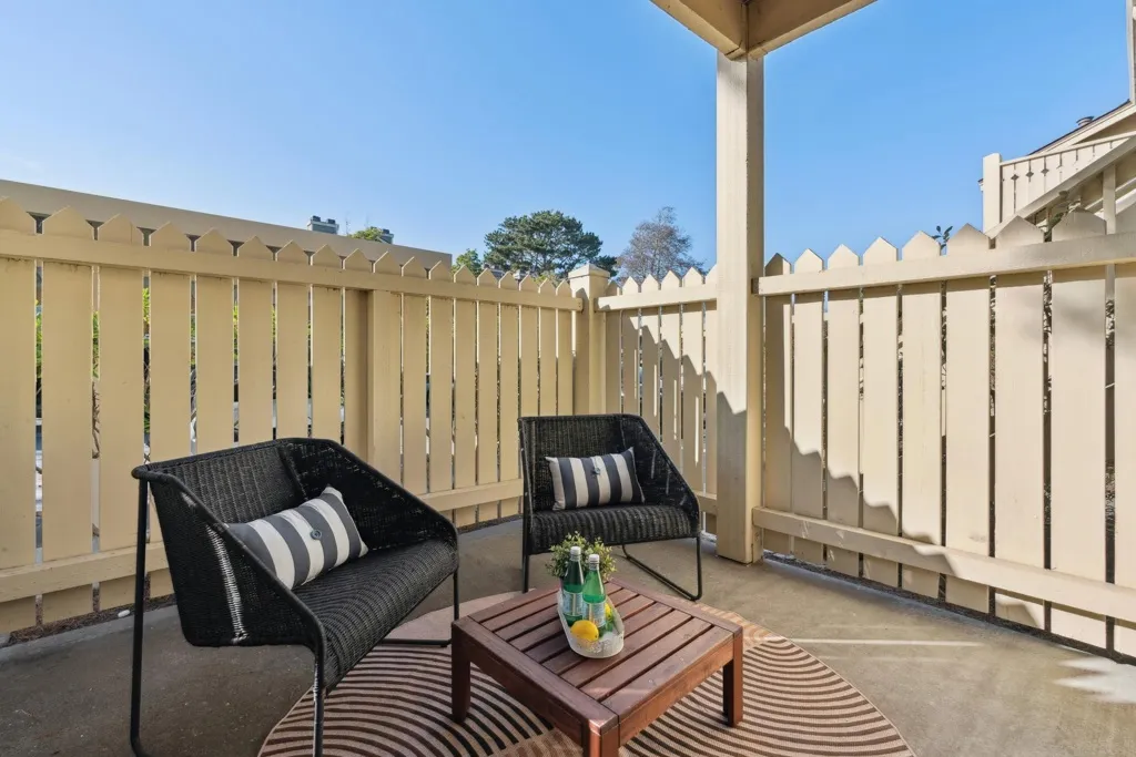 79 Lakeshore Ct, Richmond, California 94804 home-pic-20