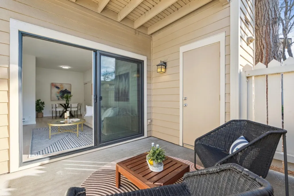 79 Lakeshore Ct, Richmond, California 94804 home-pic-21
