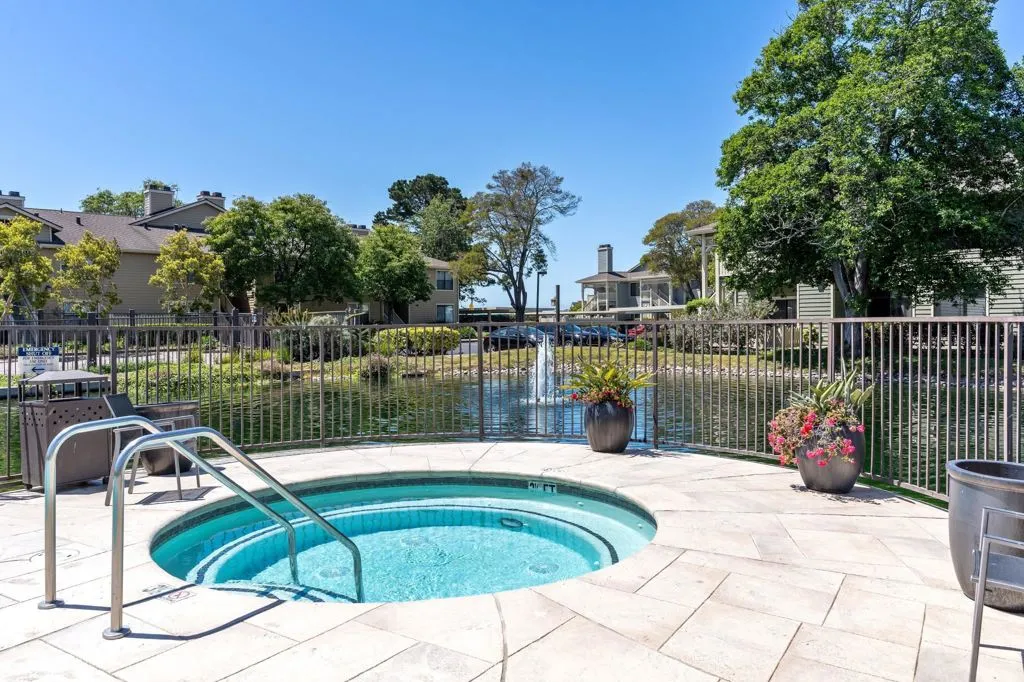 79 Lakeshore Ct, Richmond, California 94804 home-pic-33
