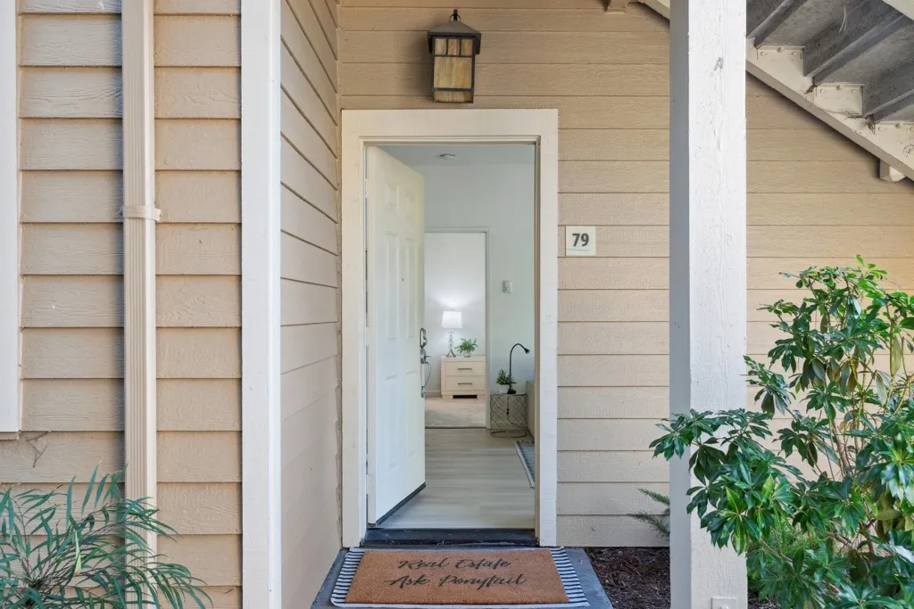 79 Lakeshore Ct, Richmond, California 94804 home-pic-4