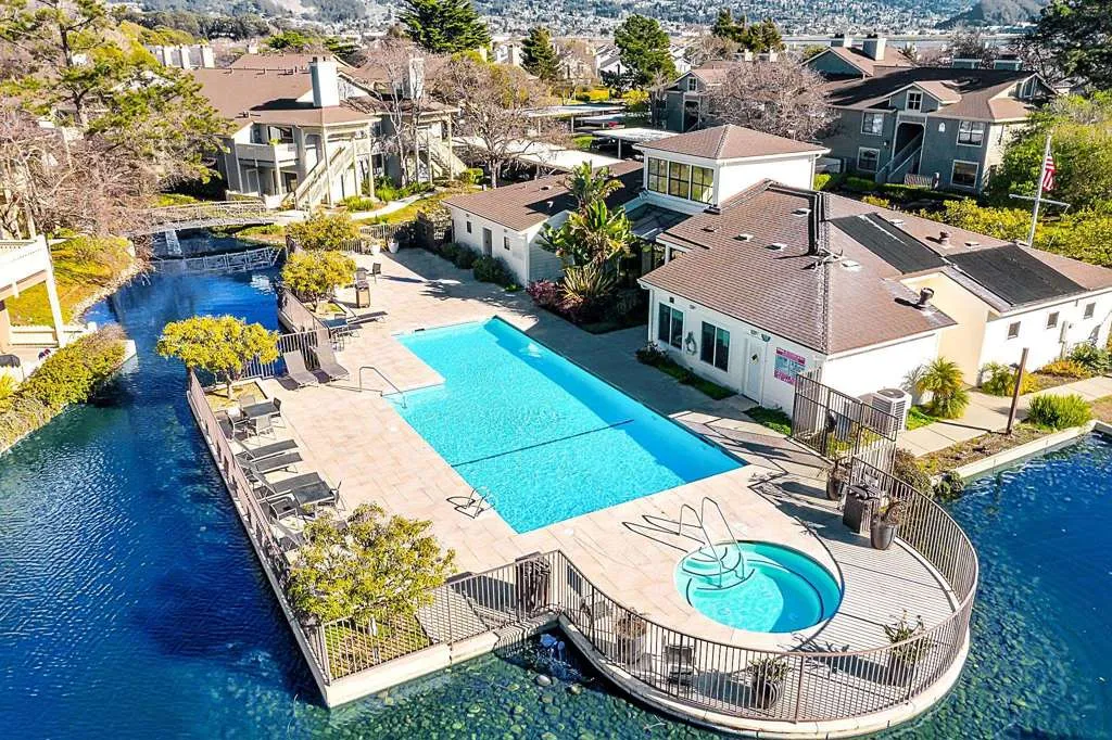79 Lakeshore Ct, Richmond, California 94804 home-pic-31